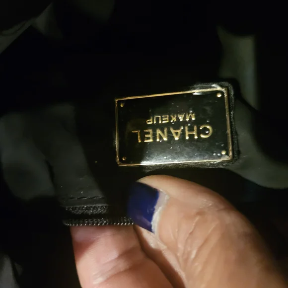 CHANEL Black Drawstring Bucket Bag/ Shoulder Bag - Picture 4 of 7